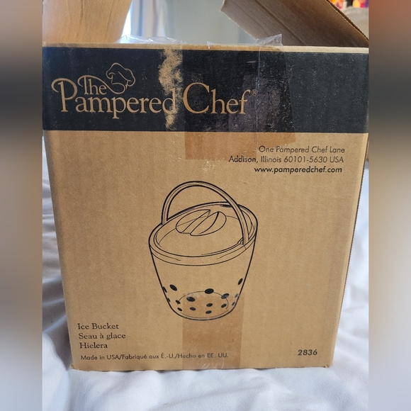 NIB Pampered Chef Civered Ice Bucket with Scoop and Integrated Handle - Picture 11 of 11